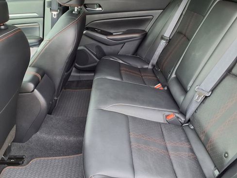 Used 2023 Nissan Altima 2.5 SR w/ SR Premium Package FWD image 12