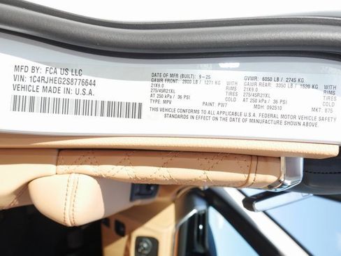 New 2025 Jeep Grand Cherokee Summit image 22