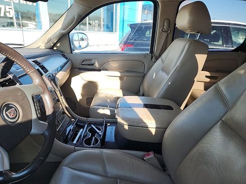 Used 2010 Cadillac Escalade EXT Premium image 11