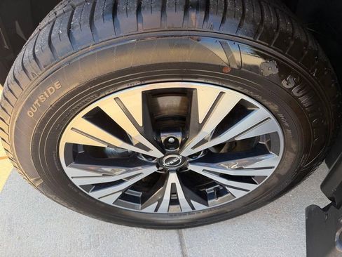 Used 2023 Nissan Rogue SV FWD image 23