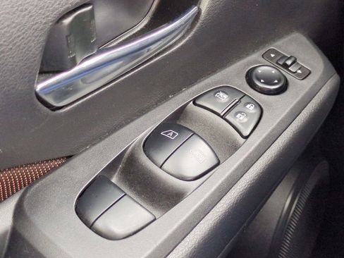 Used 2023 Nissan Kicks SR image 22