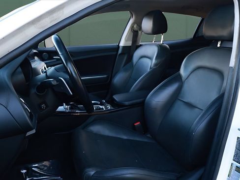 Used 2019 Kia Stinger Premium RWD image 2