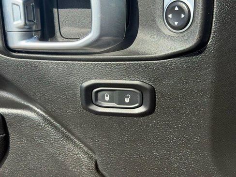 Used 2025 Jeep Gladiator Sport AWD/4WD image 17