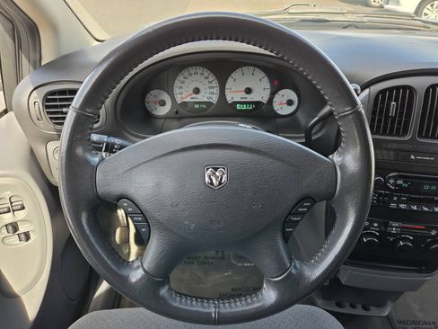 Used 2006 Dodge Grand Caravan SXT FWD image 11