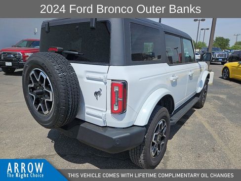 Used 2024 Ford Bronco Outer Banks AWD/4WD image 12