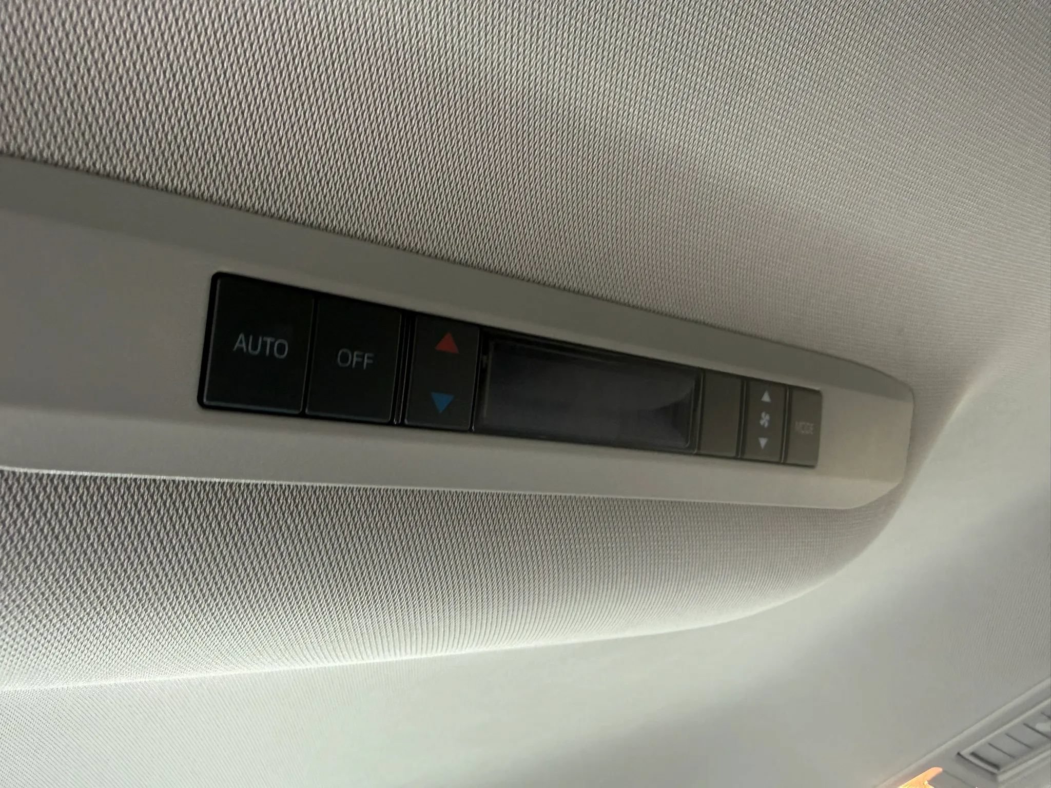 Used 2025 Toyota Sienna LE FWD image 20