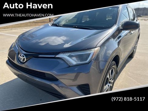 Used 2016 Toyota RAV4 LE image 1