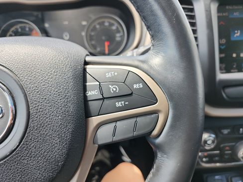 Used 2016 Jeep Cherokee Limited AWD/4WD image 26