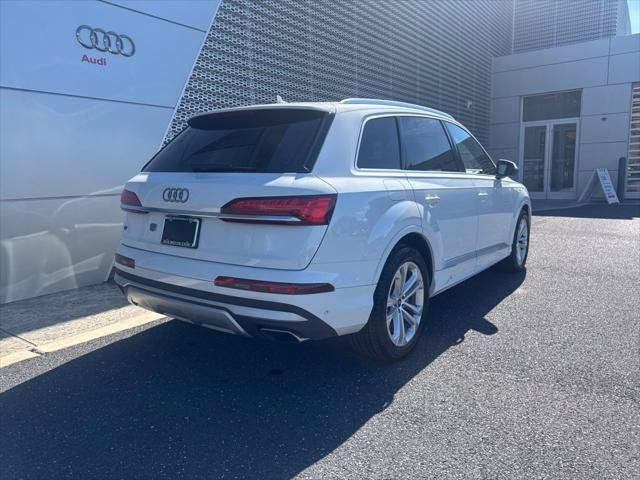 Certified 2025 Audi Q7 3.0T Prestige AWD/4WD image 3