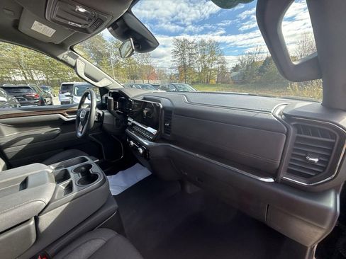 Used 2024 GMC Sierra 1500 Elevation image 27
