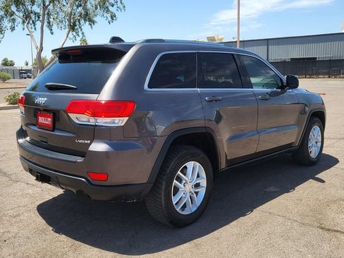Used 2017 Jeep Grand Cherokee Laredo w/ Quick Order Package 23E AWD/4WD image 10