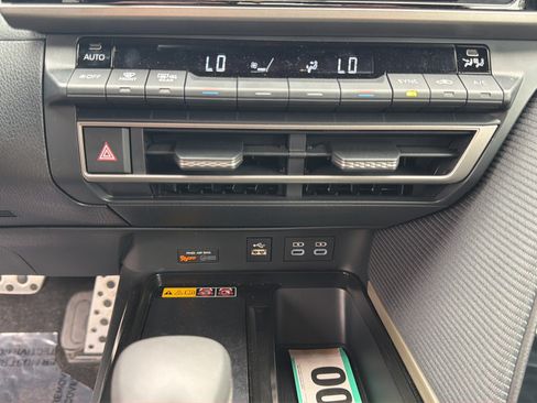 Used 2025 Toyota Camry SE FWD image 25
