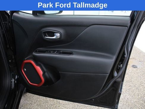 Used 2019 Jeep Renegade Trailhawk image 22