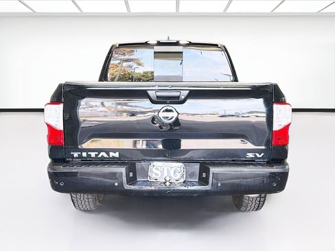Used 2023 Nissan Titan SV image 5