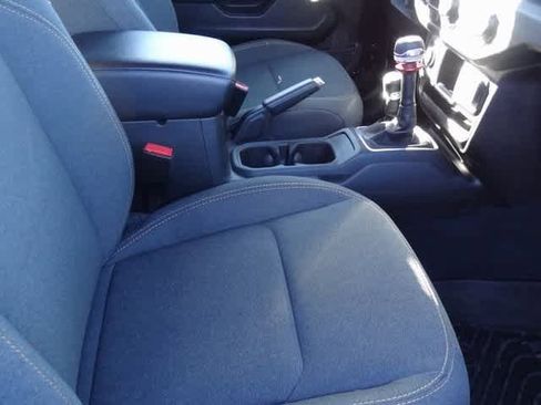 Used 2024 Jeep Gladiator Sport image 22