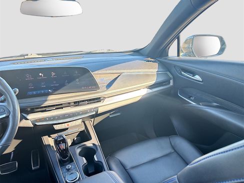 Used 2024 Cadillac XT4 Sport image 24