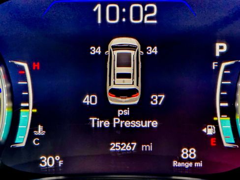 Used 2025 Chrysler Pacifica Limited image 37