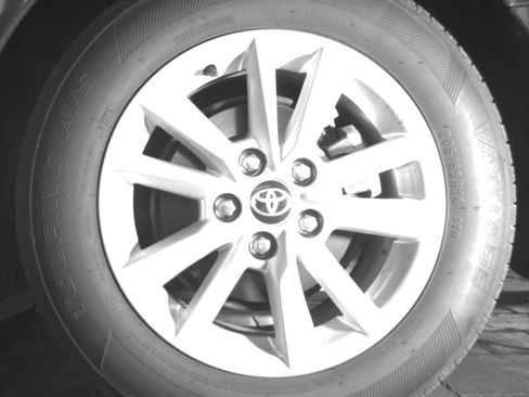 Used 2025 Toyota Camry LE FWD image 26