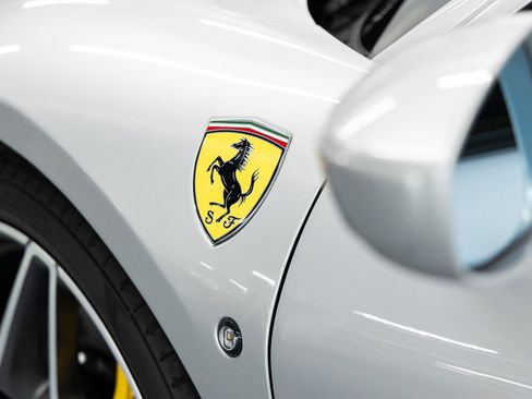 Used 2022 Ferrari F8 Tributo image 22