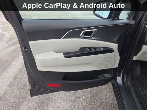 Used 2024 Kia Carnival LX image 13