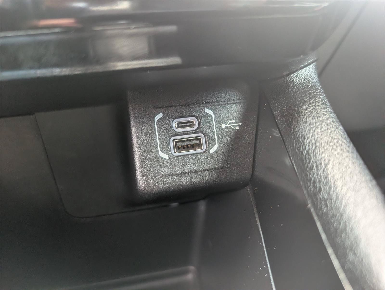 Used 2022 Jeep Compass Trailhawk w/ Trailhawk Convenience Group AWD/4WD image 29