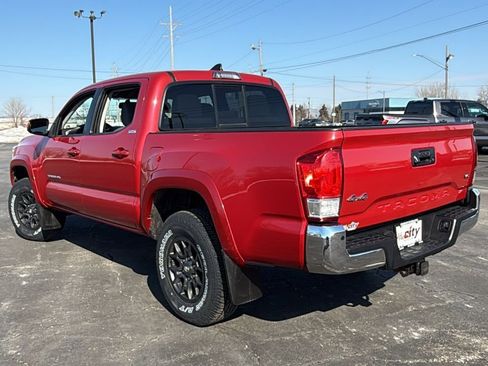 Used 2016 Toyota Tacoma SR5 w/ SR5 Appearance Package (DN) image 5
