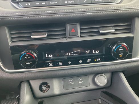 Used 2025 Nissan Rogue SV FWD image 24