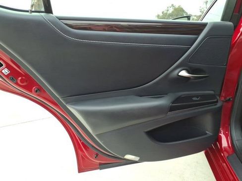 Used 2019 Lexus ES 300h w/ Premium Package FWD image 17