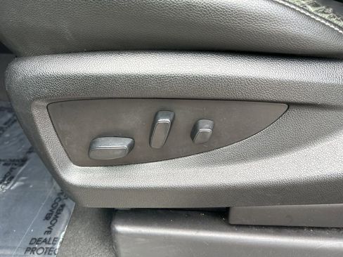 Used 2019 Chevrolet Suburban LT image 17