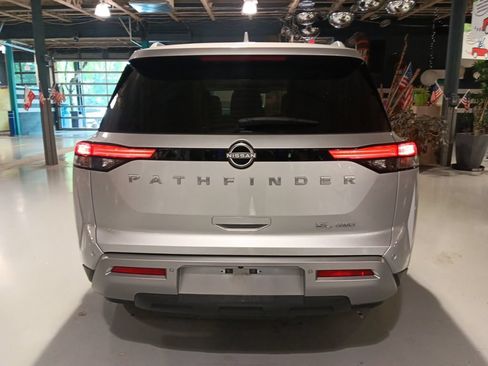 Used 2025 Nissan Pathfinder SL AWD/4WD image 11
