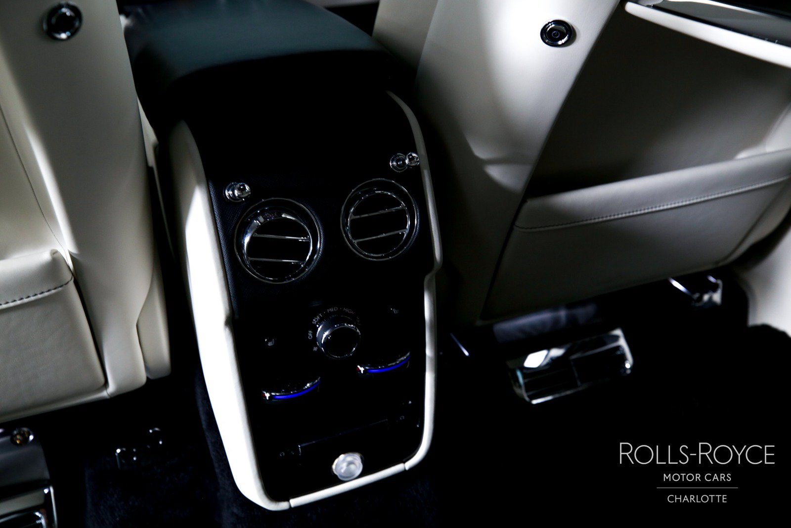 Used 2023 Rolls-Royce Cullinan w/ Cullinan Package AWD/4WD image 21