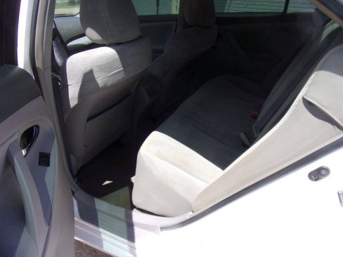Used 2009 Toyota Camry LE FWD image 3