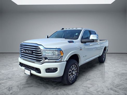 Used 2024 RAM 2500 Limited w/ Towing Technology Group AWD/4WD image 3