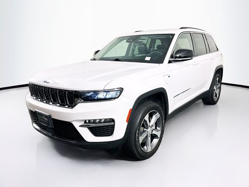 Used 2023 Jeep Grand Cherokee 4WD 4xe image 3