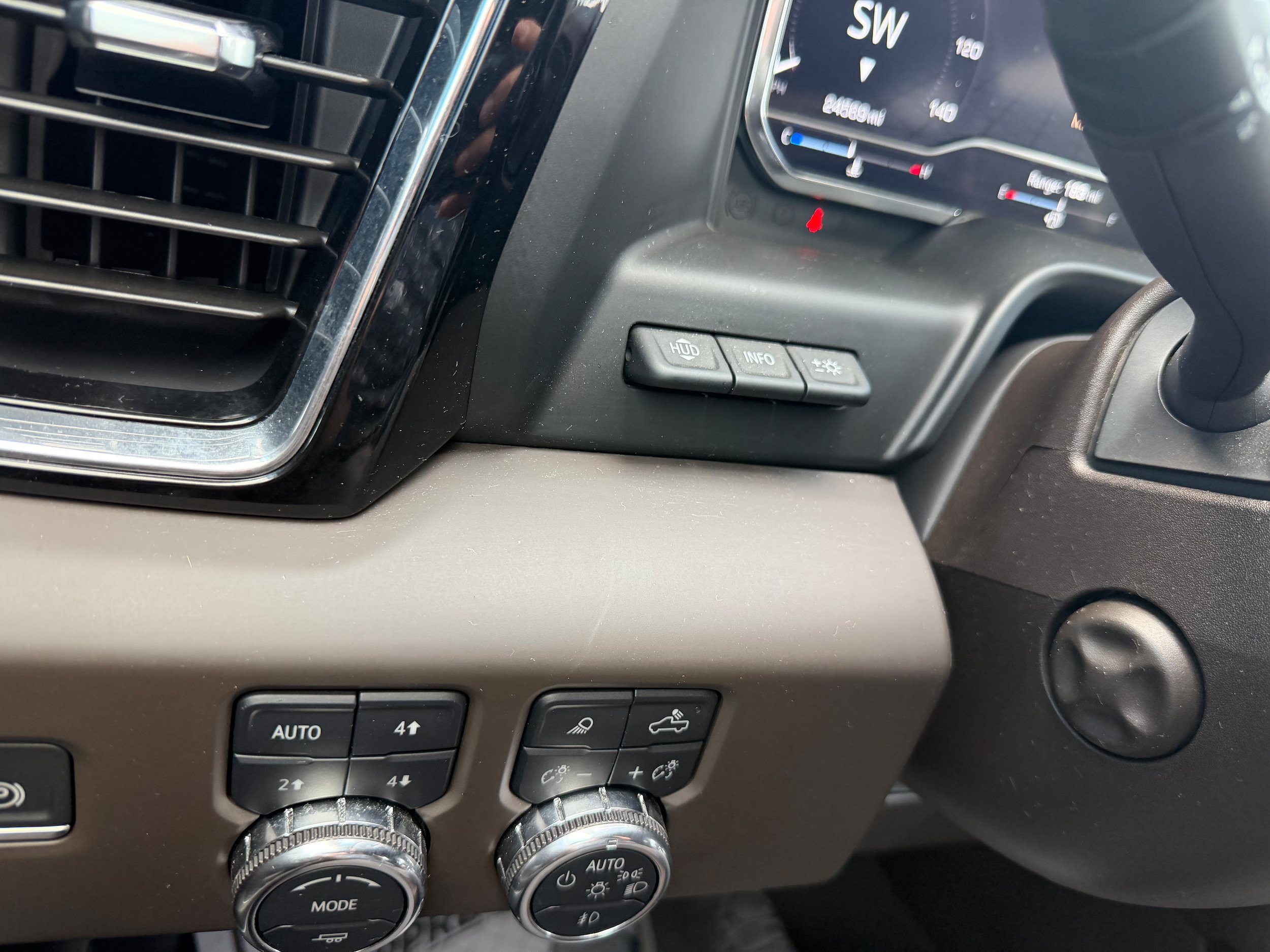 Used 2024 GMC Sierra 1500 Denali w/ Technology Package AWD/4WD image 14