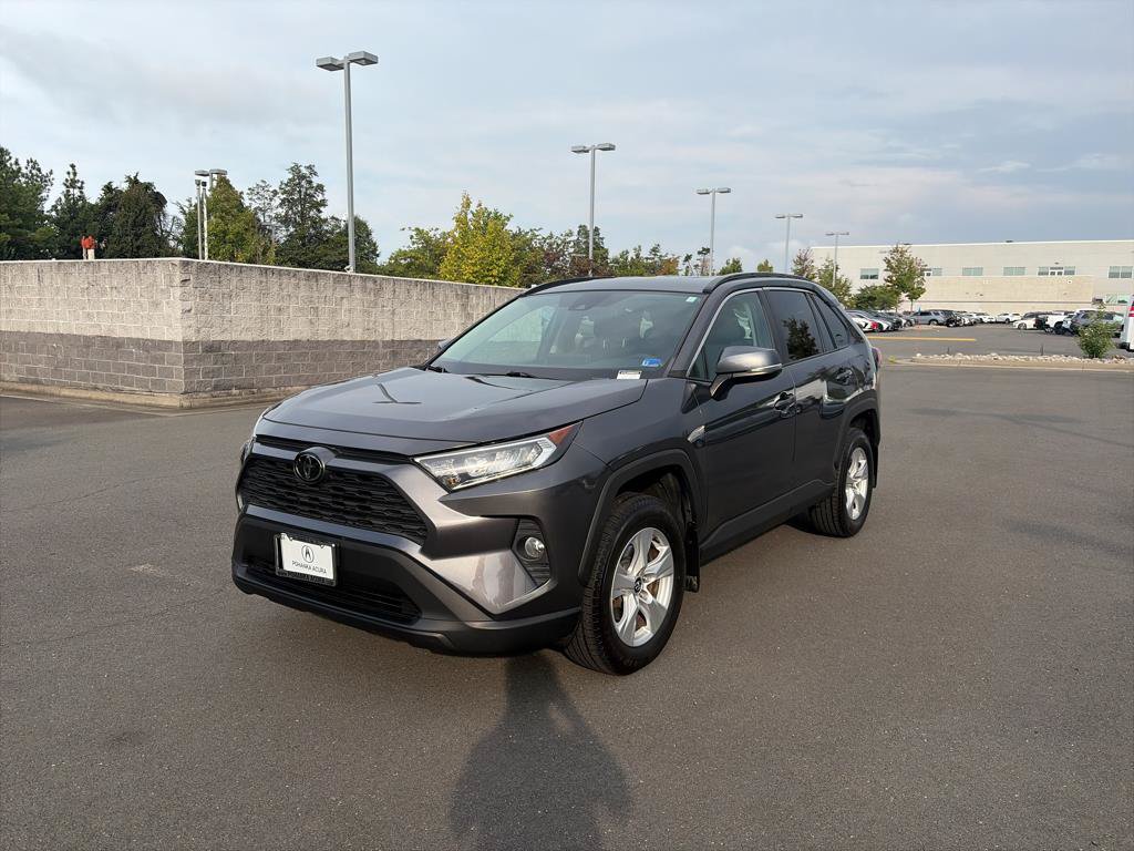 Used 2021 Toyota RAV4 XLE AWD/4WD image 3