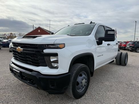 Used 2024 Chevrolet Silverado 3500 W/T w/ Snow Plow Prep Package image 4