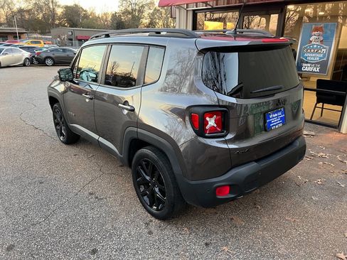 Used 2017 Jeep Renegade Altitude image 7