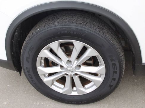 Used 2016 Nissan Rogue SV image 12