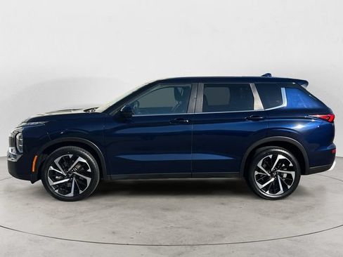 Used 2024 Mitsubishi Outlander SE Black Edition AWD/4WD image 2