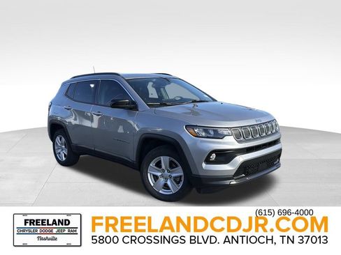Used 2022 Jeep Compass Latitude w/ Sun and Sound Group AWD/4WD image 1