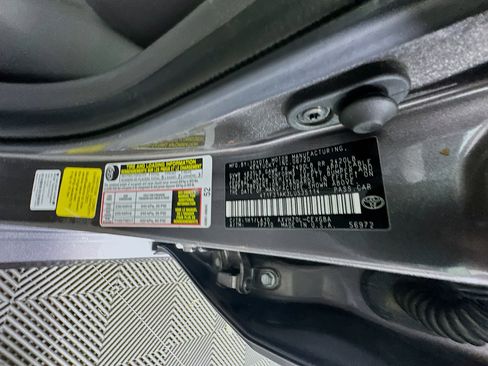 Used 2020 Toyota Camry XLE image 12