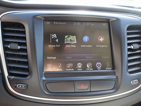 Used 2017 Chrysler 200 Limited Platinum w/ Comfort & Convenience Group image 17