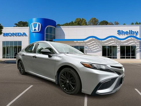 Used 2024 Toyota Camry SE image 2