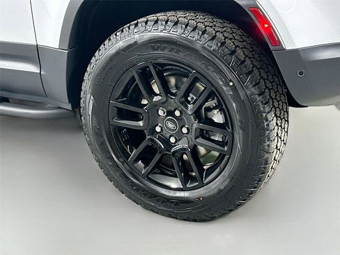 Certified 2025 Land Rover Defender 90 S AWD/4WD image 20