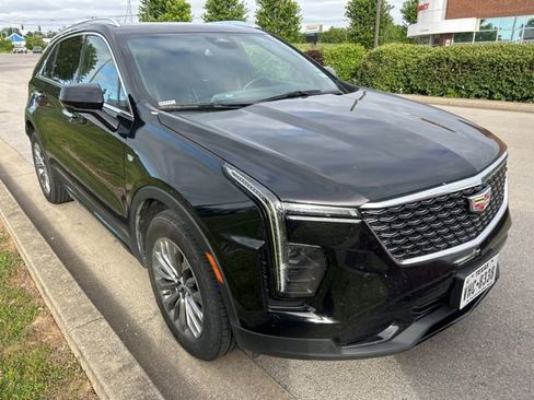 Used 2024 Cadillac XT4 Premium Luxury FWD image 2