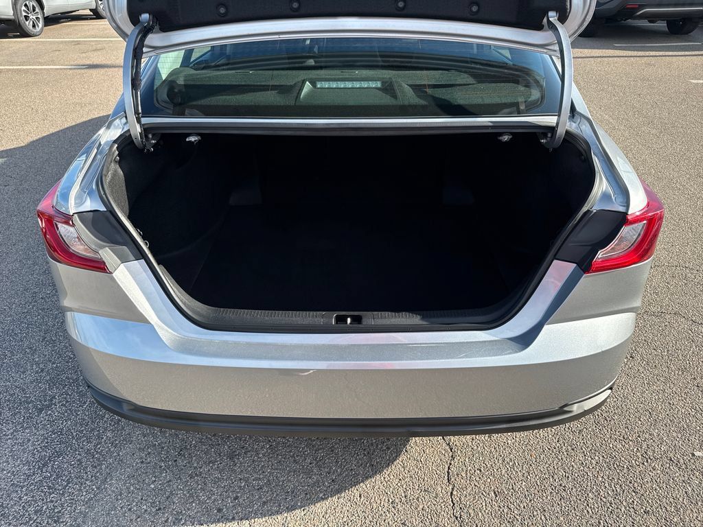 Used 2025 Toyota Camry LE FWD image 39