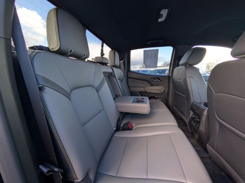 Used 2024 Chevrolet Colorado ZR2 w/ ZR2 Convenience Package III image 45