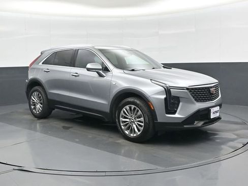Used 2024 Cadillac XT4 Premium Luxury image 1