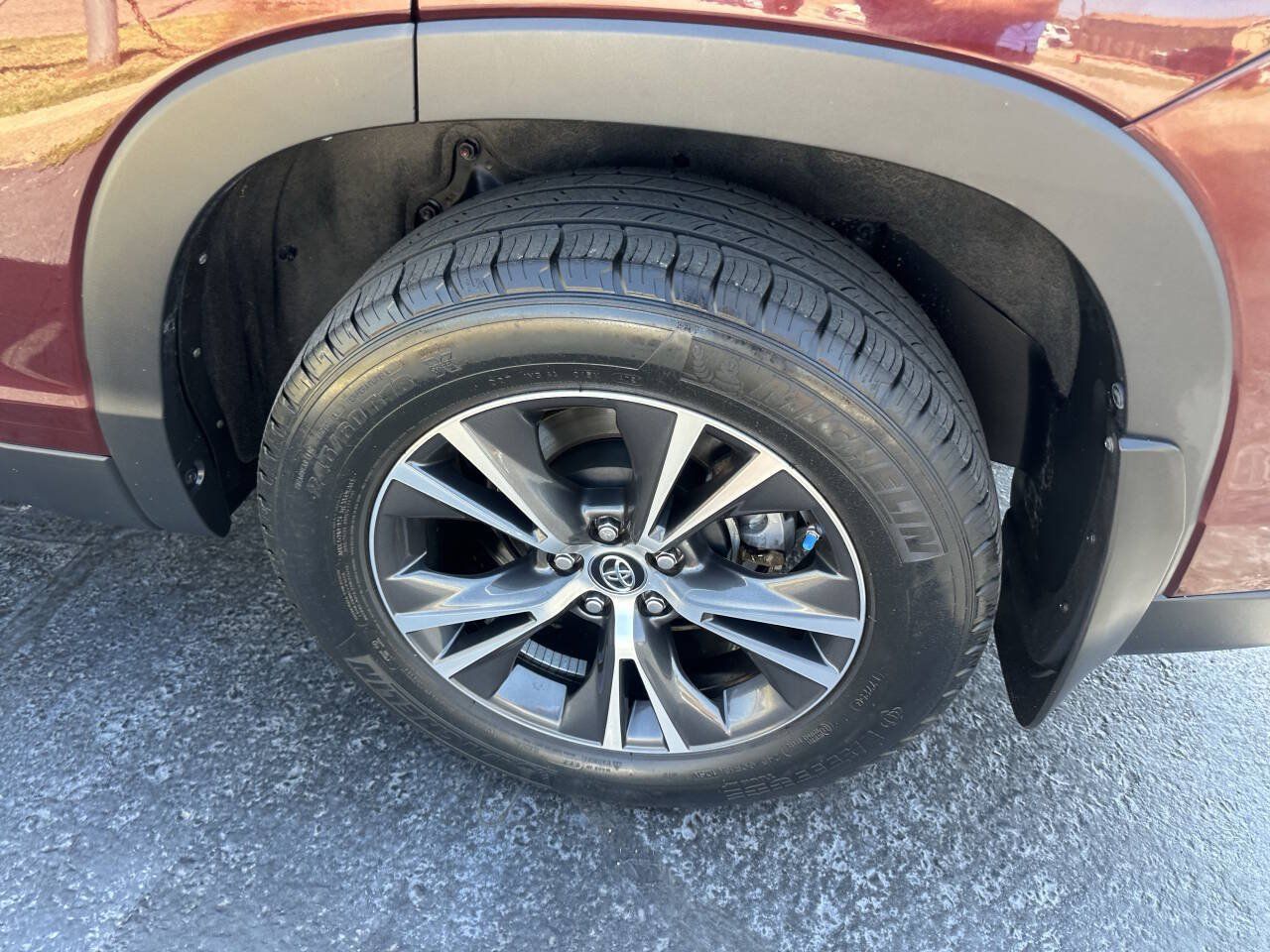 Used 2019 Toyota Highlander LE FWD image 10